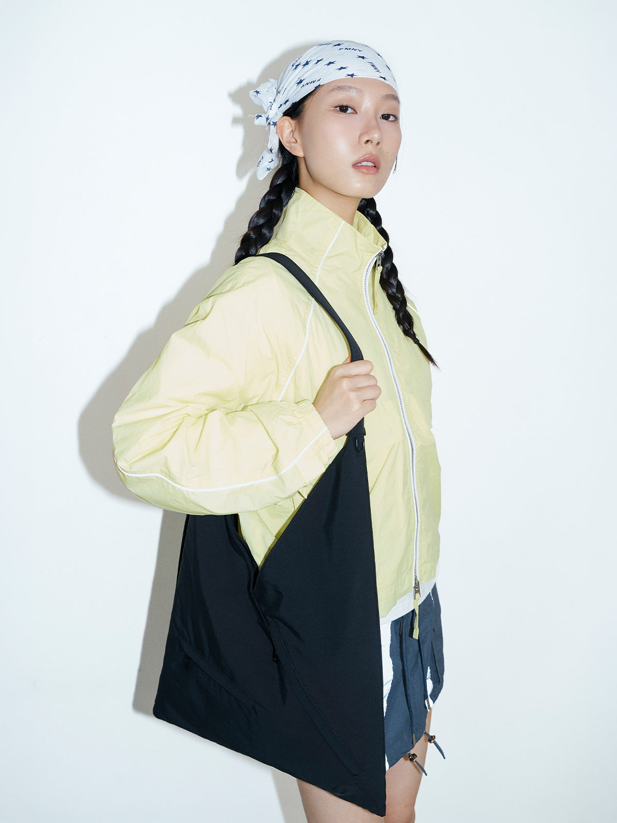 Luz トライアングルショルダーバッグ